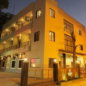 Hotel Sardar Near Pune Railway Station